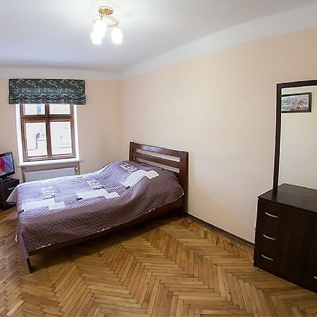 Квартира В Центрі На Вулиці Вірменській 12 Є Дві Спальні Двуспальні Ліжка ลวีฟ ภายนอก รูปภาพ